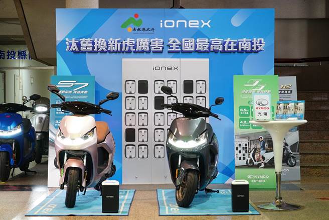 南投县政府为了鼓励民眾加速汰换老旧机车，去年投入500万预算补助民眾汰旧换购电动机车，根据统计去年南投申购电动机车补助成长62％，是全国最高。(吴建辉摄)