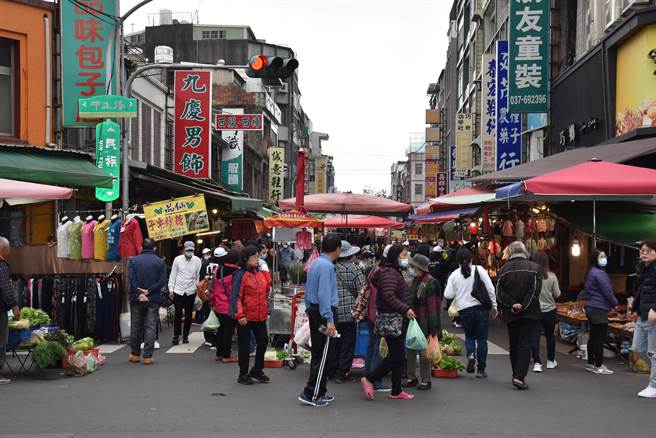 头份市中山市场是当地规模最大的早市。（谢明俊摄）
