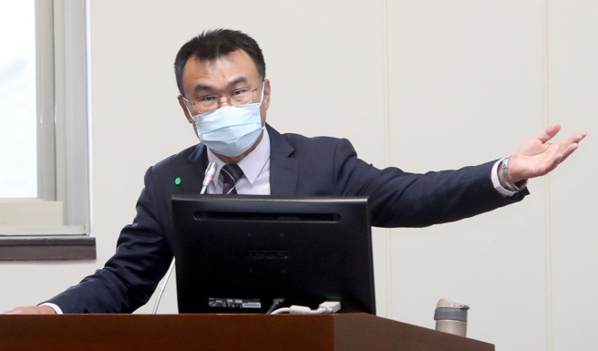 大陸今（16日發）布新一波對台措施，吸引台灣農業人才西進，農委會主委陳吉仲表示，應先解決貿易糾紛，後續可再討論。（本報系資料照／鄭任南攝）