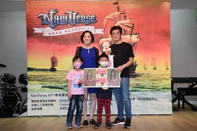 紅心字會秘書長李顯文（左）跟魏德聖也一起藉由NFT做公益。（紅心字會提供）