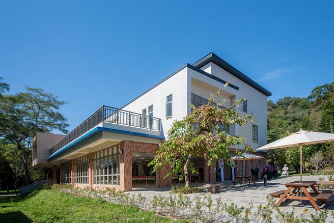 桃园市长郑文灿16日在市政会议指出，大溪阿姆坪水上训练基地是国内最佳的水域运动训练场地。(体育局提供／蔡依珍桃园传真)