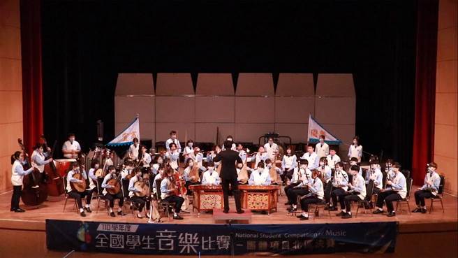 国立宜兰高商国乐、管乐社代表宜兰县参加全国音乐比赛，拿下国乐合奏特优等成绩。（宜兰高商提供／李忠一宜兰传真）