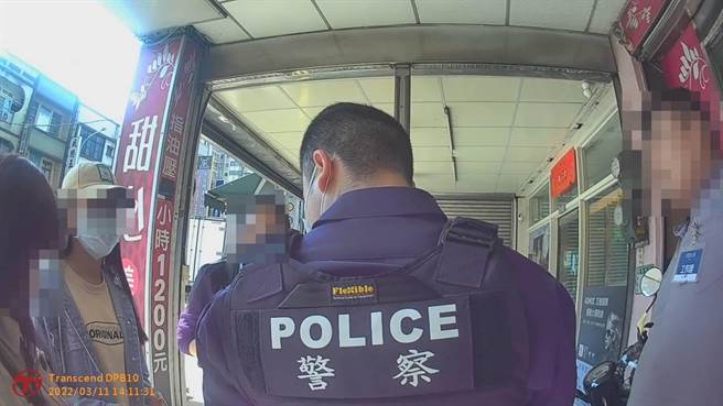 張姓小妹妹剛買蘋果手機就弄丟，所幸熱心員警協助找回。（翻攝照片）