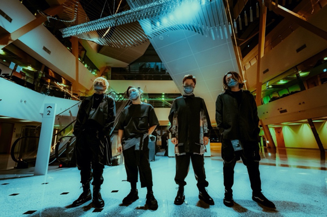 FUTURE AFTER A SECAND演出用大量肢體語言及情緒煽動觀眾，搭配強烈的視覺呈現獲得好評。(圖/ NUZONE展演空間提供)