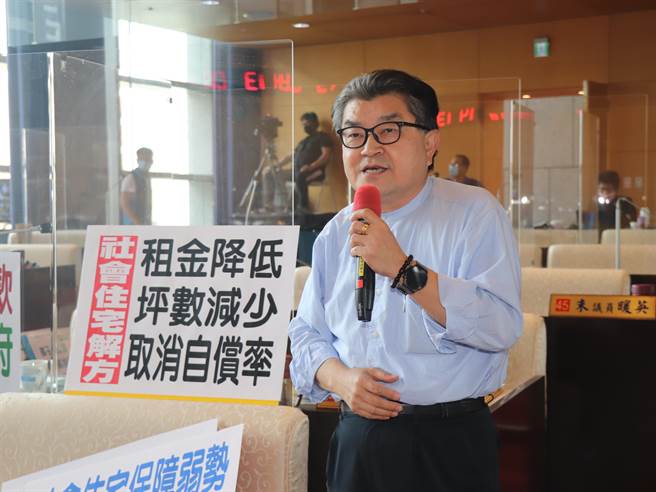 台中市議員李中針對弱勢戶居住問題，建議市府針對租賃問題研議相關自治條例或辦法。（李中提供／林欣儀台中傳真）