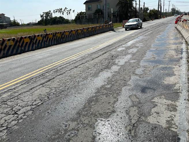 台南市道172線後壁安溪寮至白河段為通往展場的重要幹道，但該段拓寬工程從2019年7月開工至今尚未完成。（李宗翰服務處提供／張毓翎台南傳真）