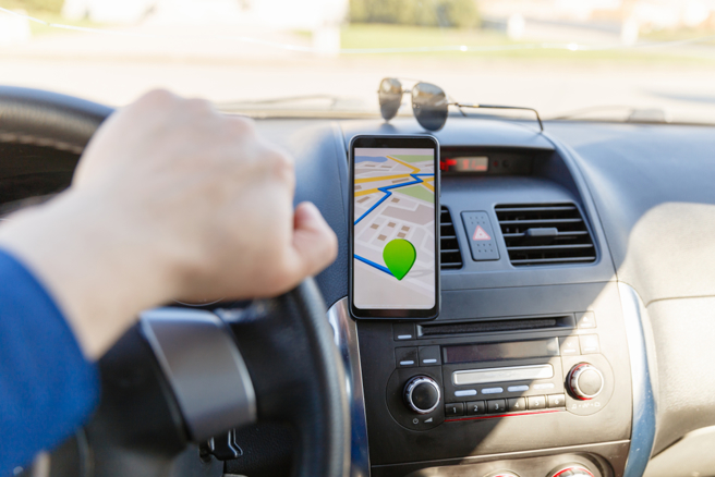 一名男網友發現，Google Maps經常在沒塞車的情況下建議他繞路，讓他十分不解。（示意圖／Shutterstock）
