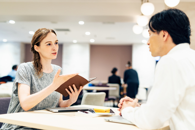 上班族进修选择多，不少人会趁空檔学习外语。（PRO360达人网提供）