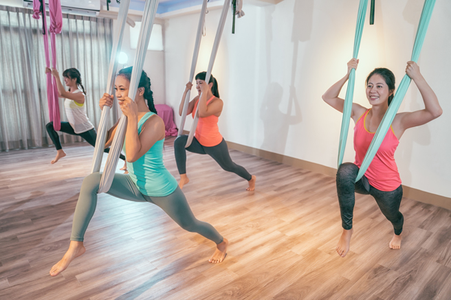 空中瑜伽是受女性青睐的新兴运动课程。（PRO360达人网提供）