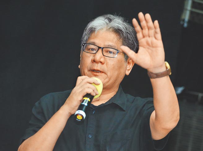 纸风车剧团创办人李永丰，接任《镜电视》才11天，昨天发出声明宣布请辞。（本报资料照片）