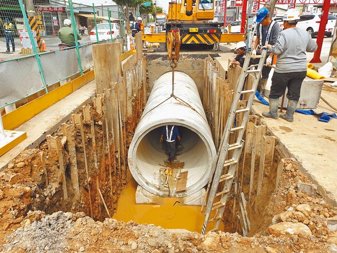 桃园市八德区广兴路（中正路至新兴路）雨水下水道工程先前施工情形。（水务局提供／陈梦茹桃园传真）