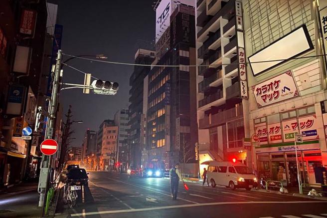 日本福島外海16日發生規模7.4強震，造成東京約209萬戶停電。(圖／美聯社)