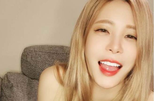 孟庆而在金曲奖身穿一袭爆乳战袍爆红。（cheermonmon IG）