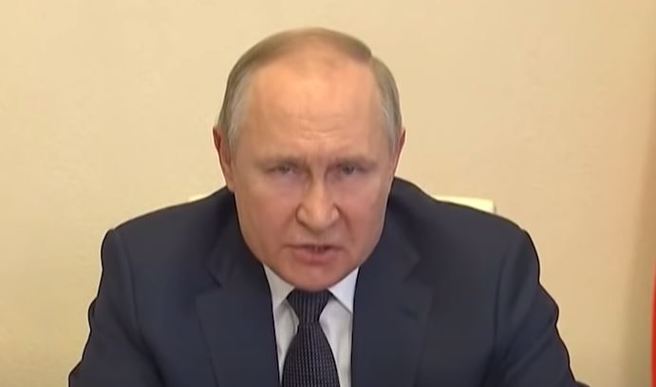 俄罗斯总统普丁16日在演说中痛批西方，说他们尝试主宰全球的企图将结束，并说那些寡头是叛徒人渣，企图分裂国家。（普丁演说截图）