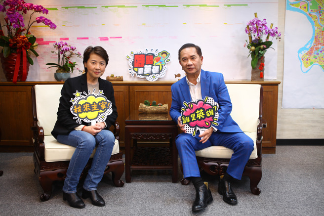 台北市副市长黄珊珊（右）接受《中时新闻网》节目《时势造英雄》主持人张景为（左）专访，畅谈市政推动、防疫及未来动向。(图/张立勋、黄婉婷摄影)