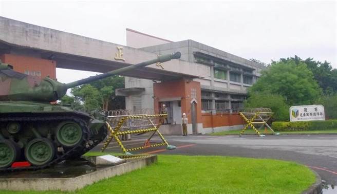 2019年担任陆军花东防卫指挥部警卫排大门卫兵司令的杨姓士官长，未依规定擅离勤务所在地，离营至营区外商店购物用餐时还喝含酒精成分的保力达，最高法院依擅离勤务所在地罪判刑2月，可易科罚金6万元，缓刑2年定谳。（本报资料照片）