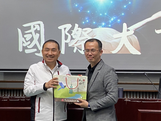 新北市侯友宜市长蒞临政大分享城市治理经验。（图／政治地政系提供）