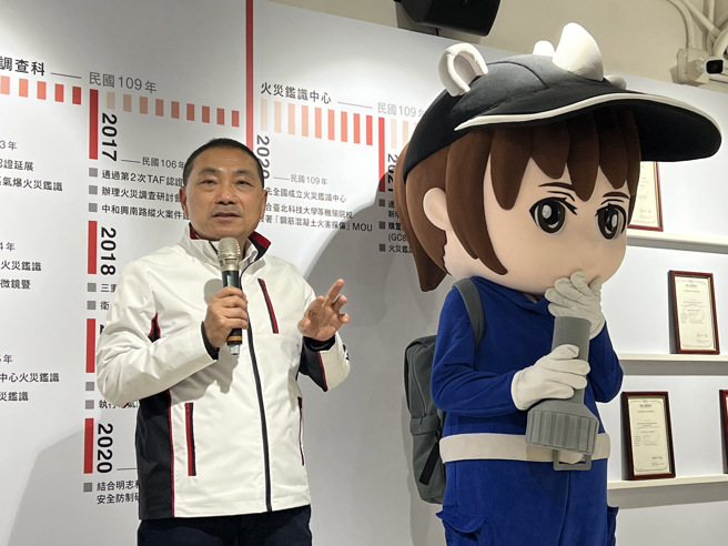 全國首創唯一智能管理，新北火災鑑識中心落成，由市長侯友宜親臨剪綵。(新北消防局提供)