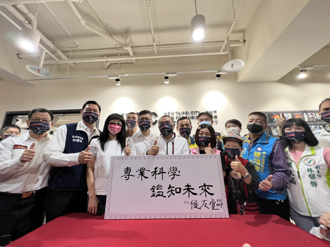 全國首創唯一智能管理，新北火災鑑識中心落成，由市長侯友宜親臨剪綵。(新北消防局提供)