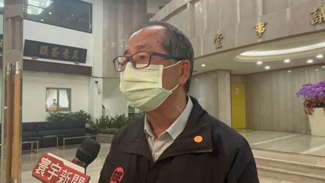桃园市消防局长谢吕泉认为应对企业加重罚则才能起到警惕作用。（陈梦茹摄）