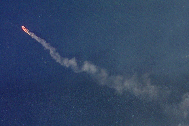 俄羅斯入侵烏克蘭，不少船隻受戰火波及。圖為摩爾多瓦籍化學品船「Millennial Spirit 」在黑海遭到炮擊。(圖／美聯社)