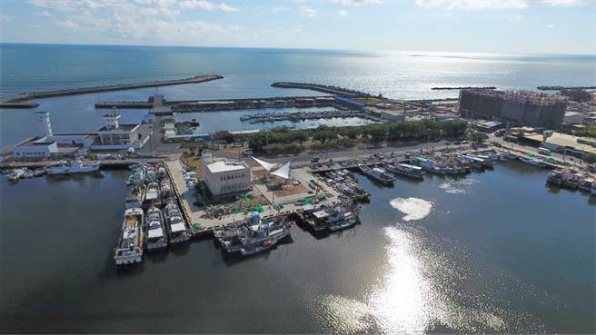 高雄市蚵仔寮舊辦公室將改建成海洋及漁業文化館，圖為漁港空拍圖。（邱志偉服務處提供／林瑞益高雄傳真）
