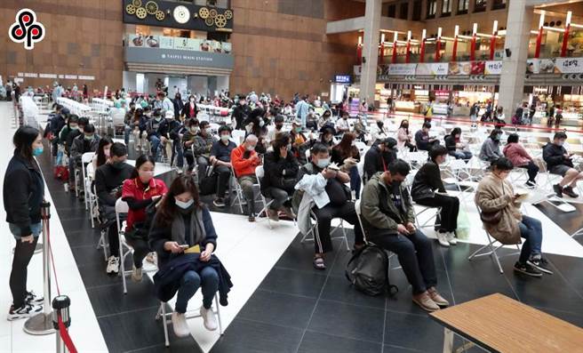 疫苗打气冷清，台北市中型接种站将由5处减为3处。图文台北车站。（本报资料照片）