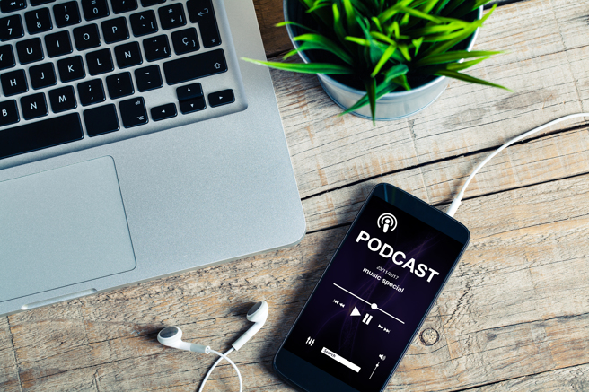 随时随地加值知识！十大Podcast、YT多栖说书网红盘点。(示意图／shutterstock)