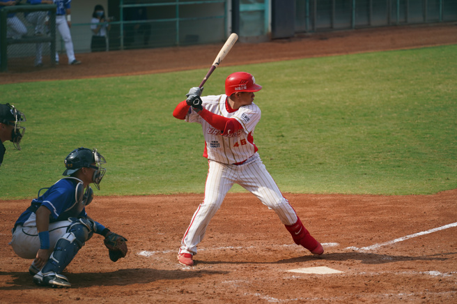 味全龍劉基鴻敲出2分打點全壘打。（味全龍提供）