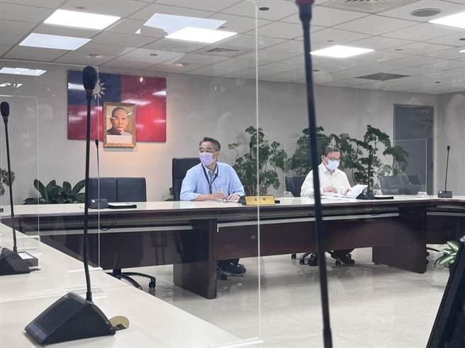 惊悚电扶梯事故发生后，北捷事发多天后二度举行记者会，重新说明设备维护与相关经费使用说明，以及新埔站电扶梯异常事件调查进度报告。（黄婉婷摄）