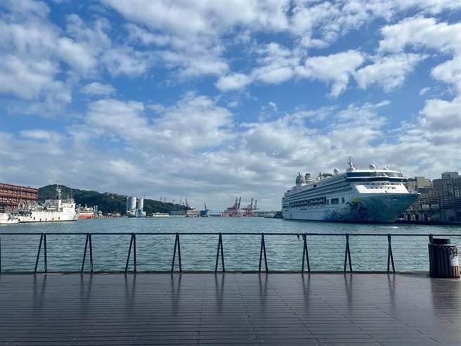 探索梦号今天下午4点半申请离开基隆港，经北部航务中心核可。（本报资料照）