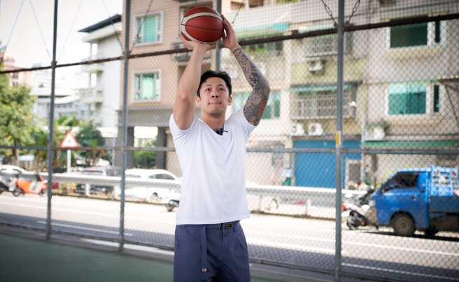 周仪翔结束隔离已向高雄钢铁人报导，预计26日高雄凤山主场迎来首秀。(高雄钢铁人提供)