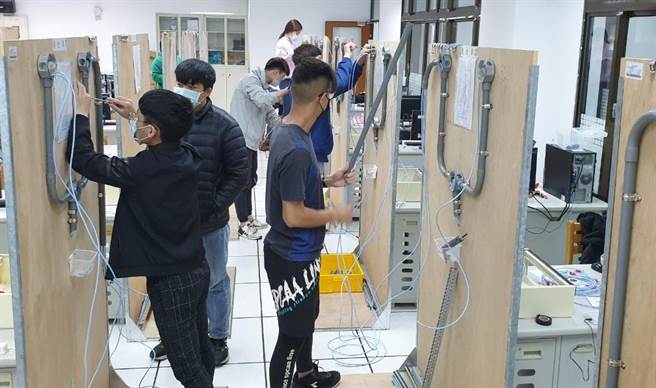 育达科大建置「网路架设丙、乙级」检定试场。（育达科大提供／谢明俊苗栗传真）