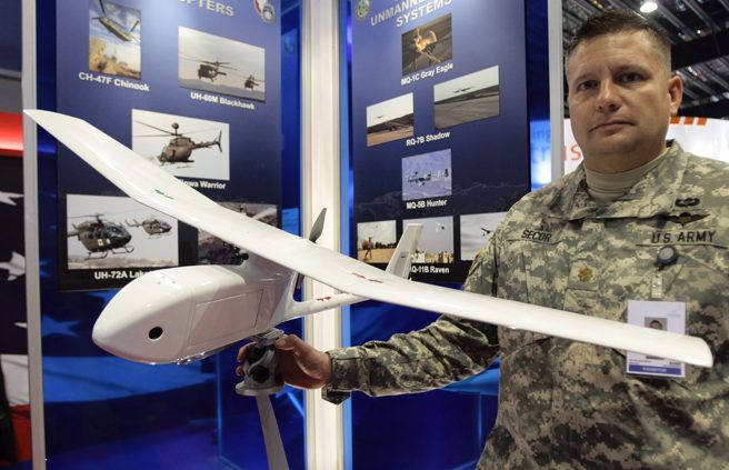 美国传出将提供乌克兰一款由「AeroVironment」公司所研制、绰号「弹簧刀」（Switchblade）的小型战斗无人机。图为「AeroVironment」公司其他款无人机，与本事件无关。（示意图／美联社资料照片）