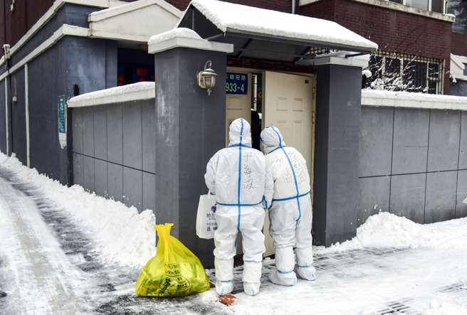面对本轮疫情下，吉林省内的本土感染者案例已经破万。（新华社）