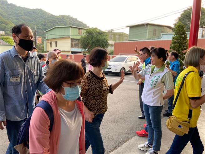 民进党团副总召集人李倩萍认为，3840元的志工补助金额，应随着物价指数上涨而跟着调高。（新北市议会民进党团提供）