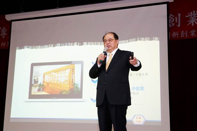 林健祥以「传产产业心路歷程 创新创业发展」为题演讲。（景文科大提供）