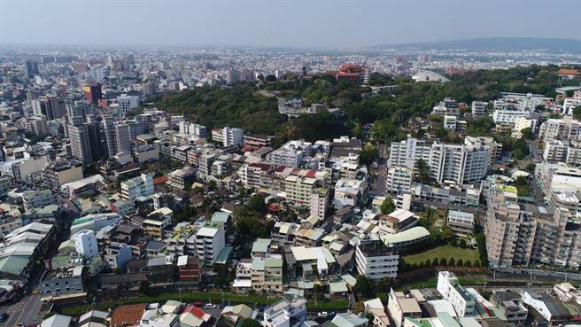 八卦山下的南郭宿舍群，周邊7.35公頃初步勘選納入實施都市更新之潛在範圍。（彰化縣政府提供／吳敏菁彰化傳真）