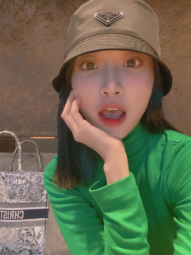 黎晏孜看鬼片嚇到跑去收驚。（黎晏孜工作室提供）