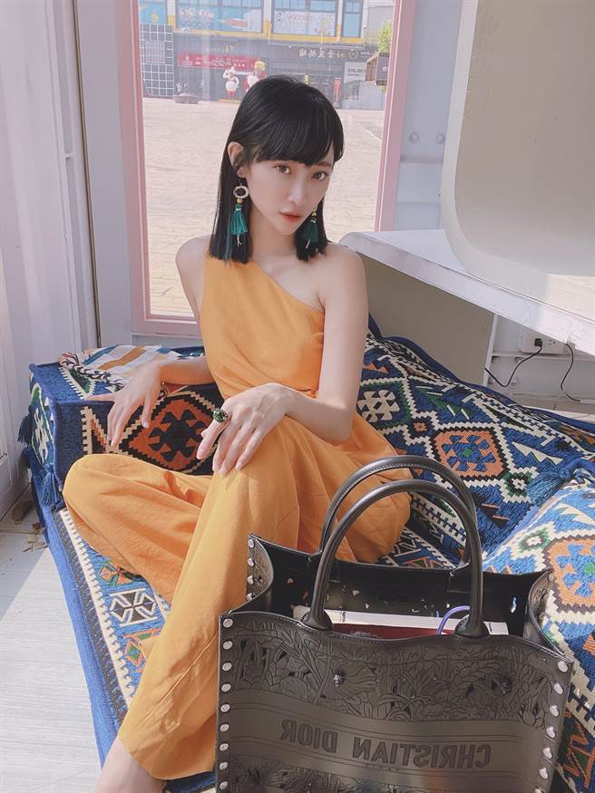 黎晏孜有「精靈系女神」封號，遇粉絲跑到戲院找她簽名。（黎晏孜工作室提供）