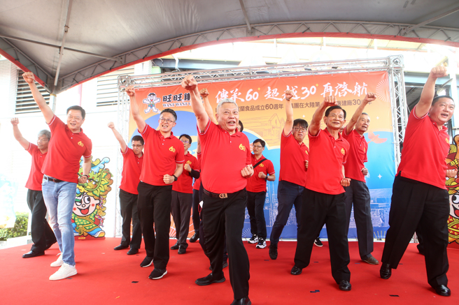 旺旗傳遞千里！宜蘭食品成立60年「超越再啟航」。（圖／鄧博仁攝）