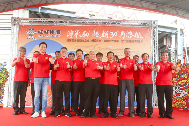 旺旗傳遞千里！宜蘭食品成立60年「超越再啟航」。（圖／鄧博仁攝）