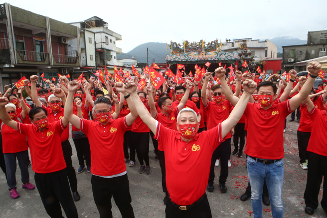 旺旗傳遞千里！宜蘭食品成立60年「超越再啟航」。（圖／鄧博仁攝）