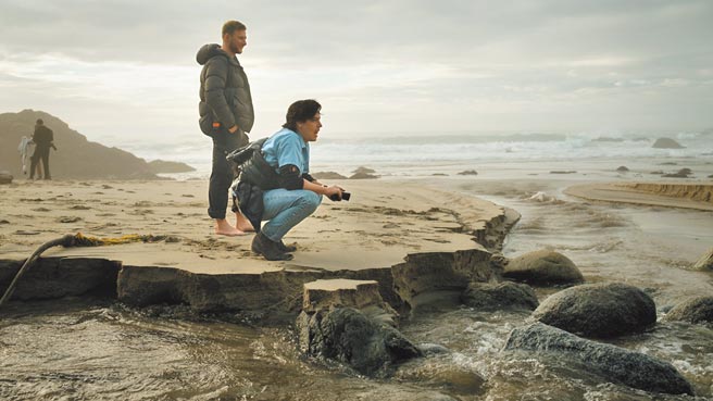 2022春季形象大片由「寇弟」寇尔史普洛兹（右）执导拍摄。（Canada Goose提供）