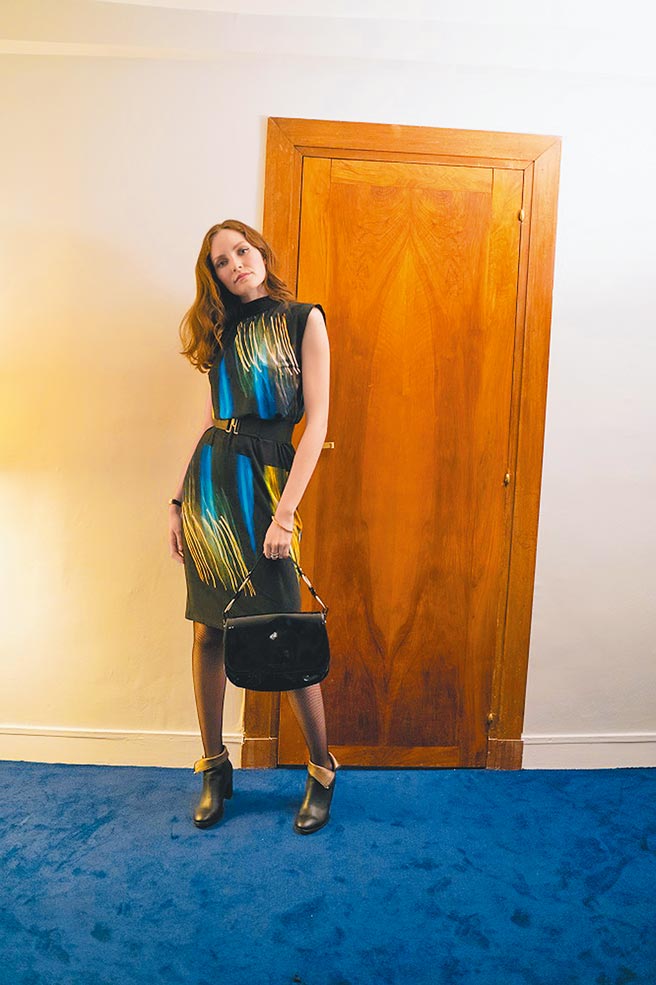 agnès b. 秋冬女装为精采的巴黎夜生活揭开序幕。（agnès b.提供）