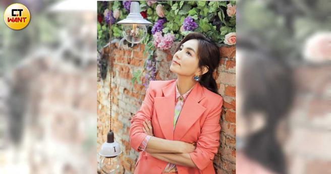 Ella笑称青春的恋情已经离她很远了。（图／林士杰摄）