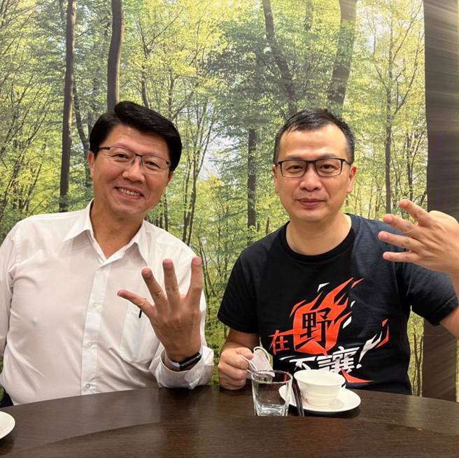 国民党台南市议员谢龙介（左）、台北市议员罗智强（右）。（图／取自罗智强脸书）