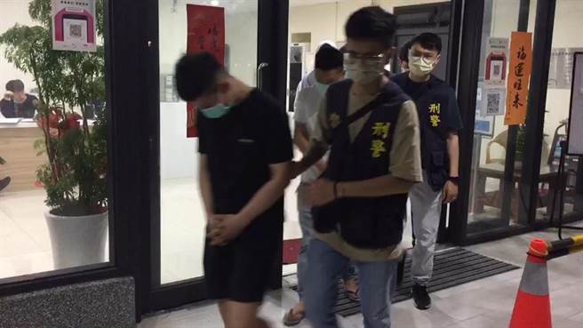 台中市警察局第六分局17日晚间在台东市区寻获涉案车辆，一举查获涉案的陈姓等5名犯嫌到案，移送台中地检署严办。（民眾提供／卢金足台中传真） 