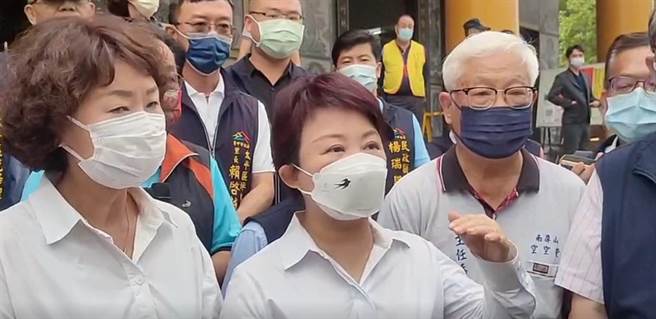 中市空汙霧濛濛，盧秀燕要求中央，要許諾保證等值拆除至少4部燃煤機組，台中空汙才不會變壞。（陳淑芬攝）