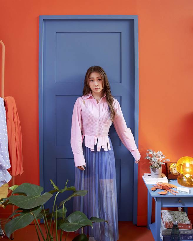 艾薇睽違1年推出新單曲〈烏雲日記〉。（環球提供）